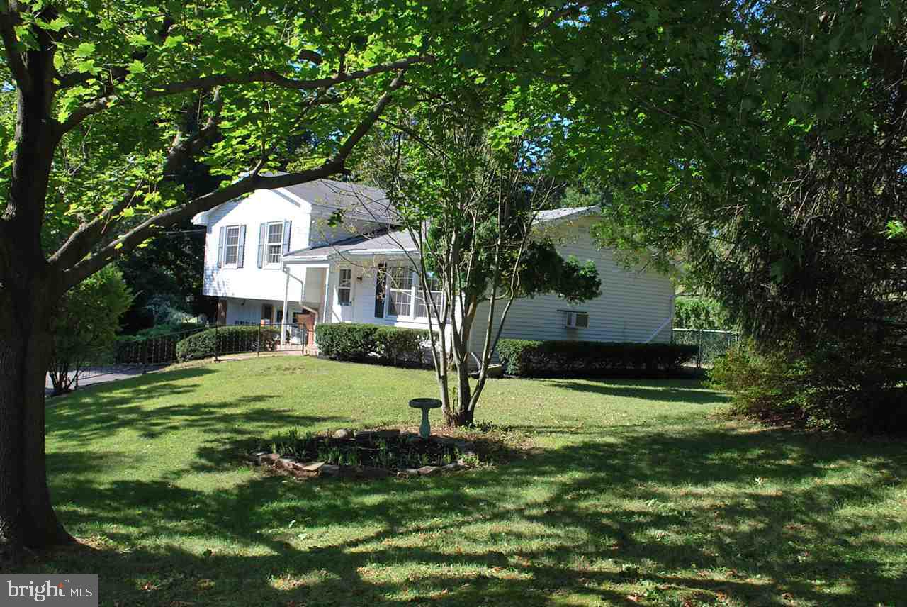 11 Hilltop Road Boiling Springs, PA 17007 - Photo 3 of 23 Gallery Image 3