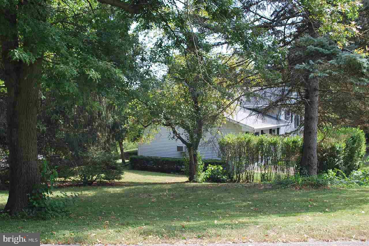 11 Hilltop Road Boiling Springs, PA 17007 - Photo 4 of 23 Gallery Image 4