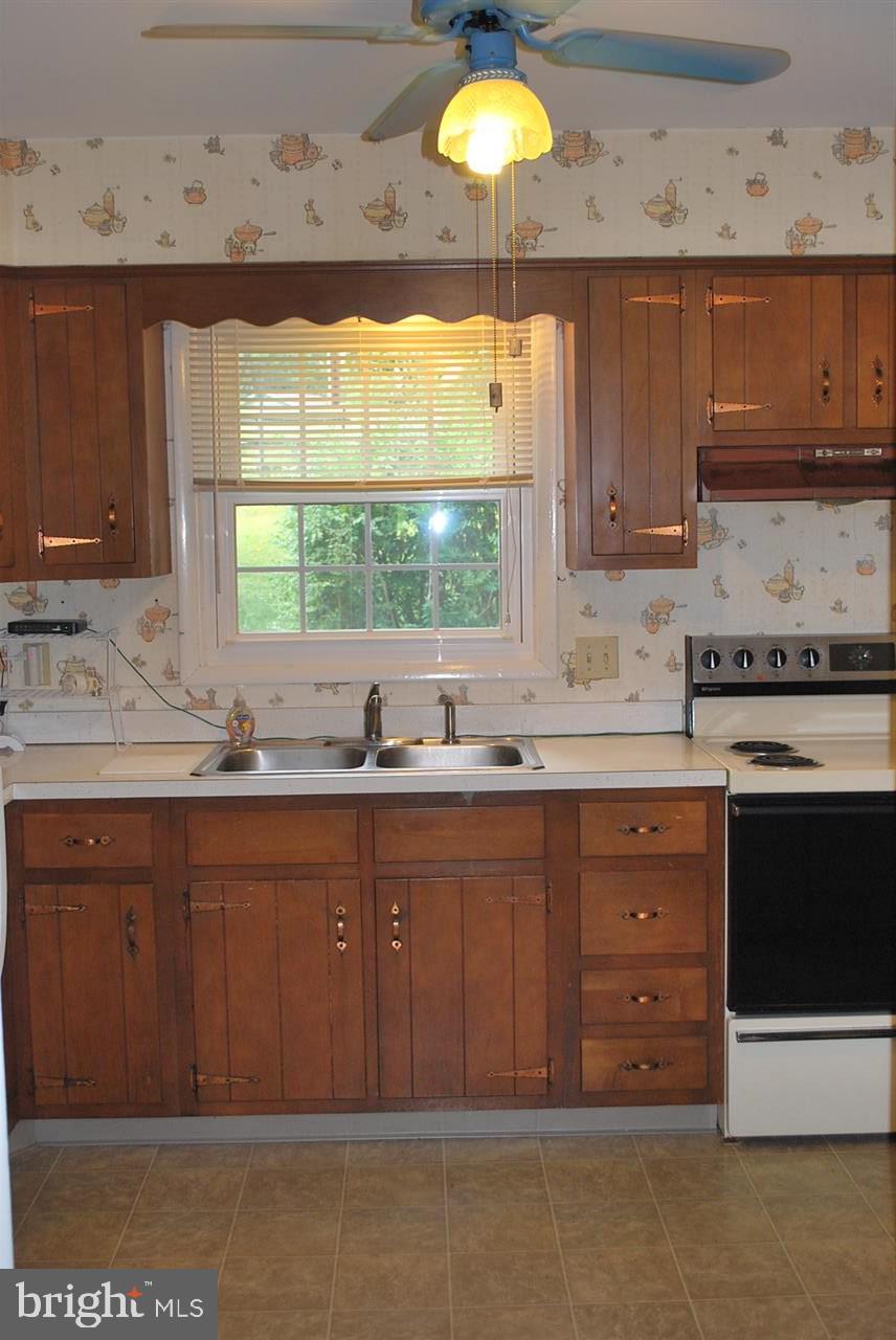 11 Hilltop Road Boiling Springs, PA 17007 - Photo 9 of 23 Gallery Image 9