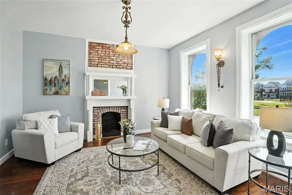 $299,000 | 4925 Fountain Avenue, St. Louis, MO 63113