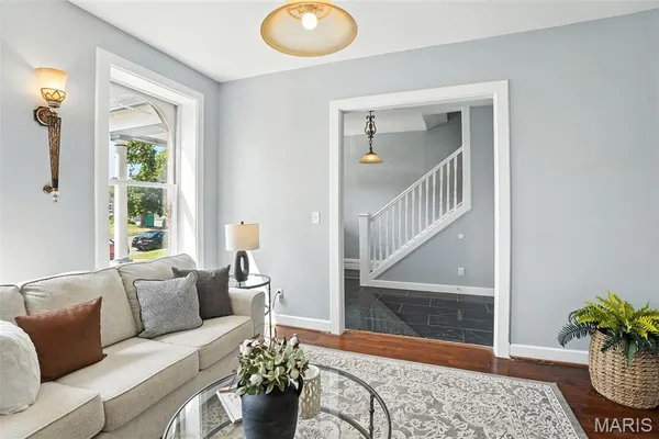 $299,000 | 4925 Fountain Avenue, St. Louis, MO 63113