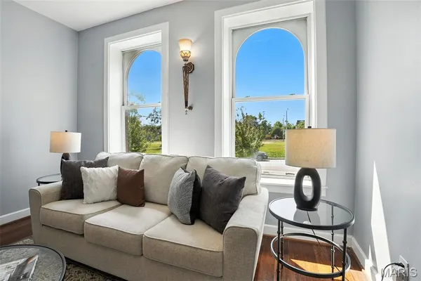 $299,000 | 4925 Fountain Avenue, St. Louis, MO 63113