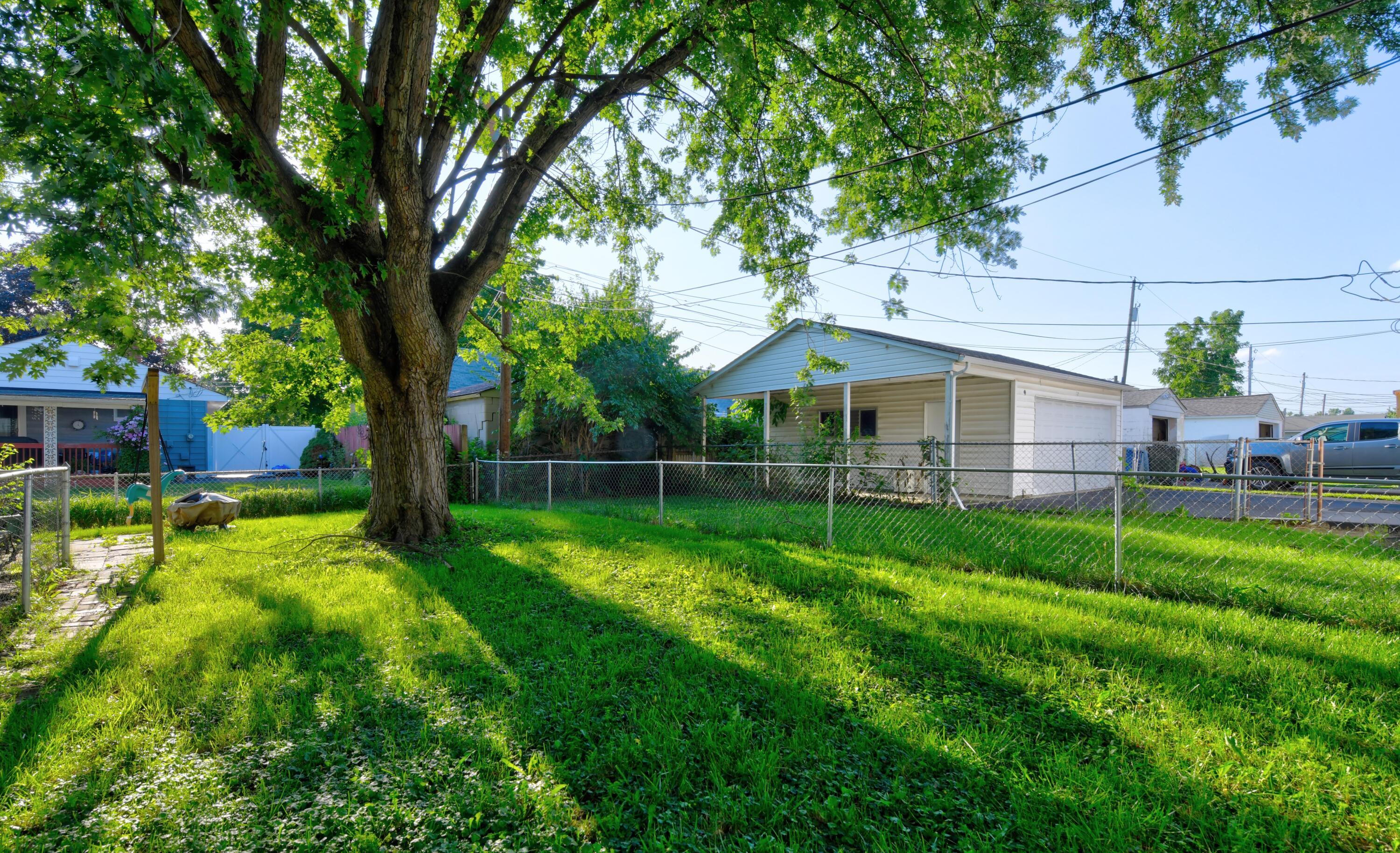 681 Roth Avenue Columbus, OH 43228 - Photo 26 of 27 Yard (2)