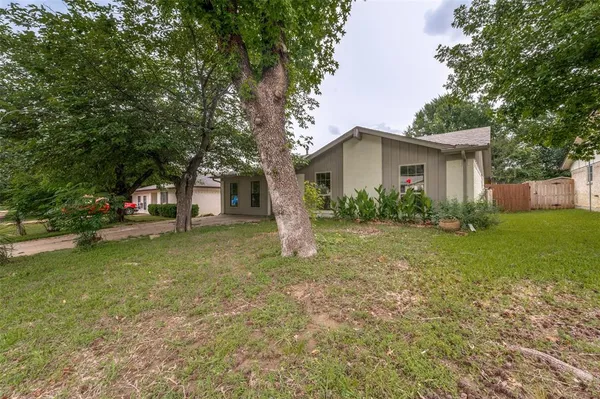 $2,550 | 2014 Laurel Oaks Drive, Irving, TX 75060