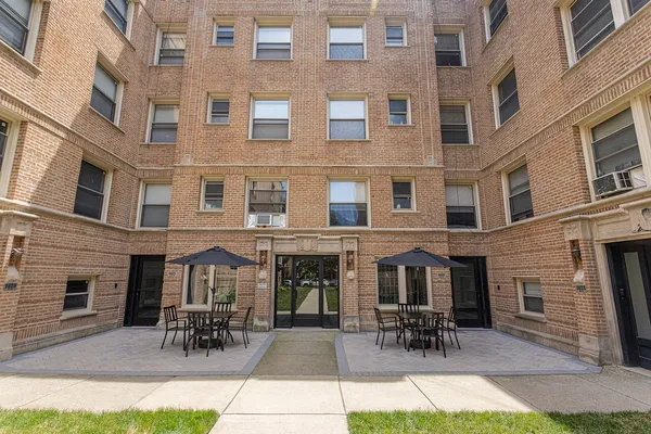 $2,100 | 1633 West Chase Avenue, Unit 1K, Chicago, IL 60626