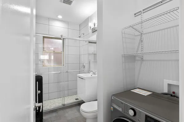 $2,100 | 1633 West Chase Avenue, Unit 1K, Chicago, IL 60626