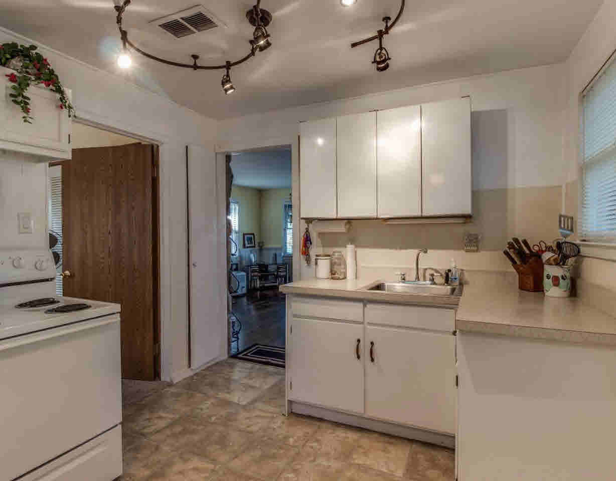 2285 Fisk Road Howell, MI 48843 - Photo 7 of 32 21374011-6.JPG