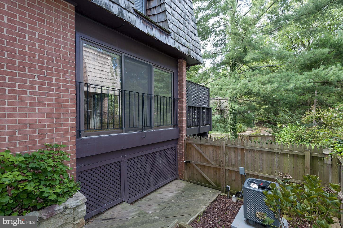 7964 Inverness Ridge Road Potomac, MD 20854 - Photo 7 of 28 a backyard of a house with lots of green space