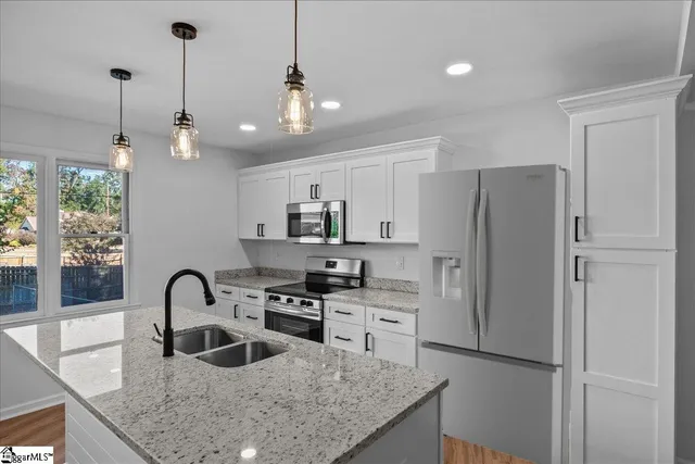 $320,000 | 204 Bristol Court, Anderson, SC 29625