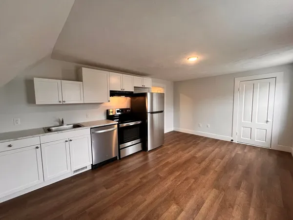 $2,300 | 400 Court Street, Unit 2, Plymouth, MA 02360