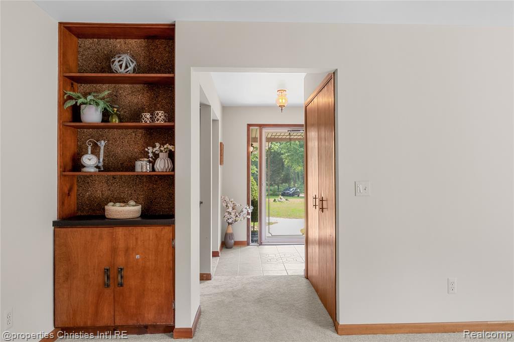 13725 Randy Lane Milford, MI 48380 - Photo 10 of 49 Gallery Image 10