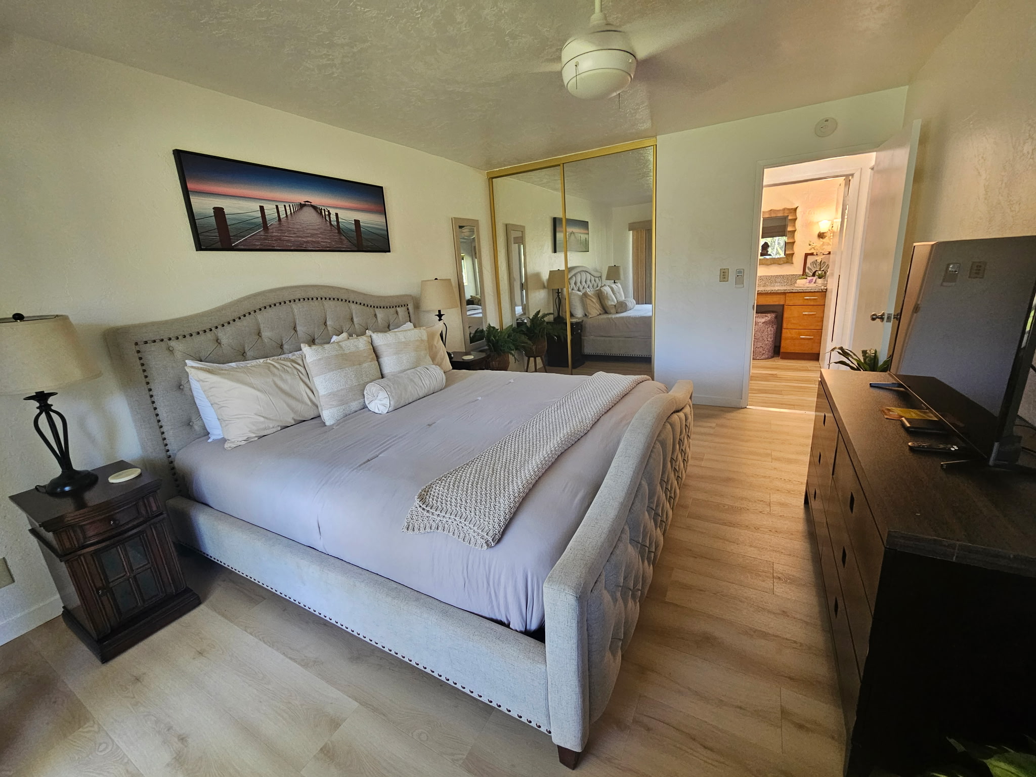 525 Aleka Loop, Unit D3 Kapaa, HI 96746 - Photo 6 of 13 a spacious bedroom with a bed and furniture