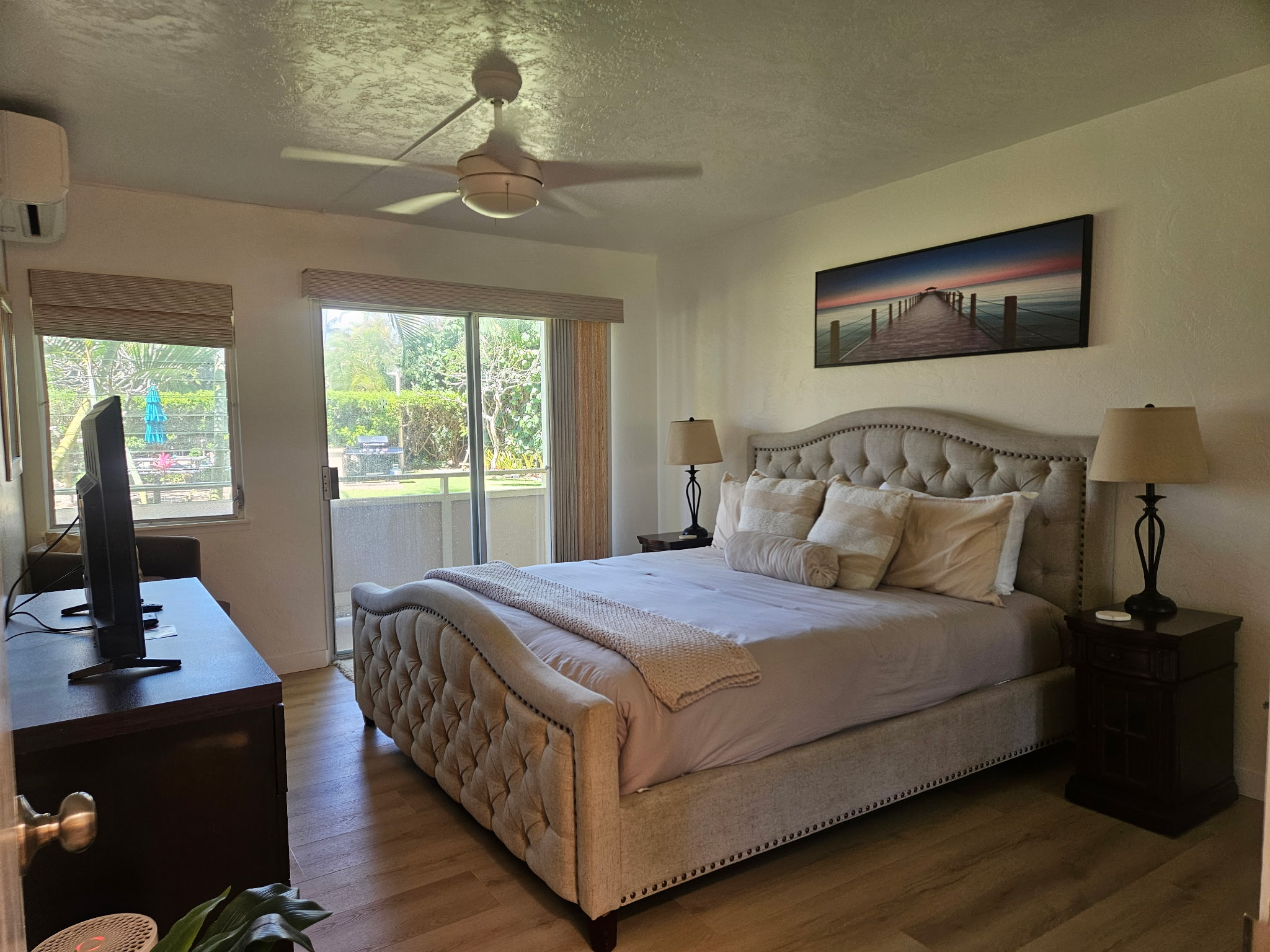 525 Aleka Loop, Unit D3 Kapaa, HI 96746 - Photo 7 of 13 a bedroom with a bed and a window