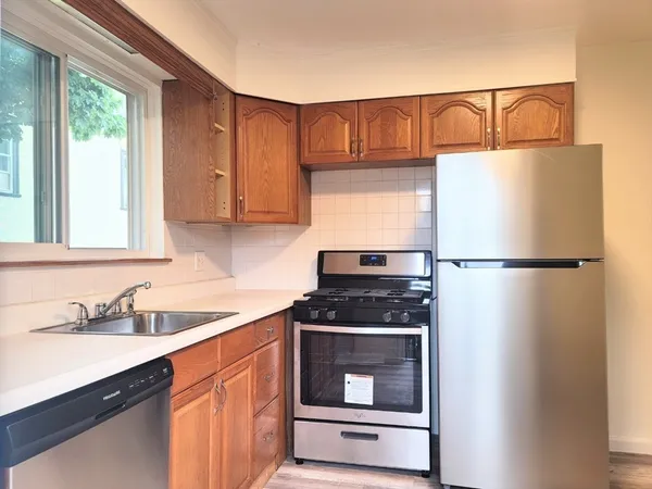 $3,000 | 53 Sacramento Street, Unit 2, Cambridge, MA 02138