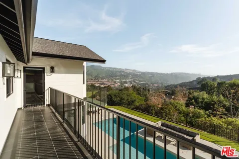 $9,995,000 | 17609 Camino De Yatasto, Pacific Palisades, CA 90272