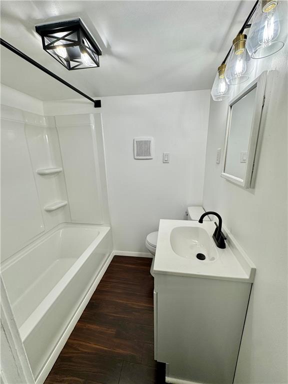 218 Clifford Avenue Apollo, PA 15613 - Photo 17 of 32 a bathroom with a sink and a bathtub
