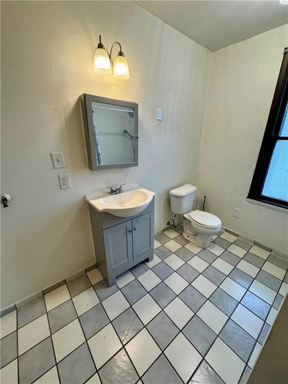 218 Clifford Avenue Apollo, PA 15613 - Photo 28 of 32 a bathroom with a toilet a sink and mirror