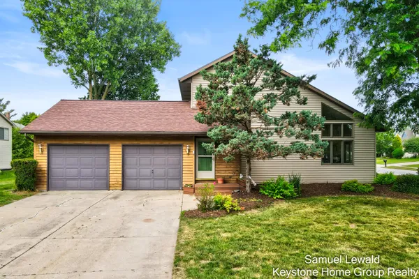 $364,900 | 4551 Springmont Drive Southeast, Grand Rapids, MI 49512