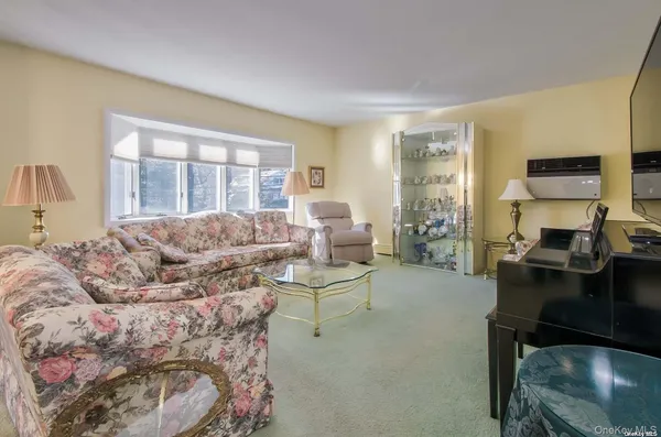$4,500 | 450 Lenox Road, Huntington Station, NY 11746