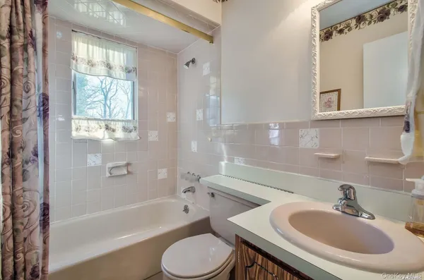 $4,500 | 450 Lenox Road, Huntington Station, NY 11746