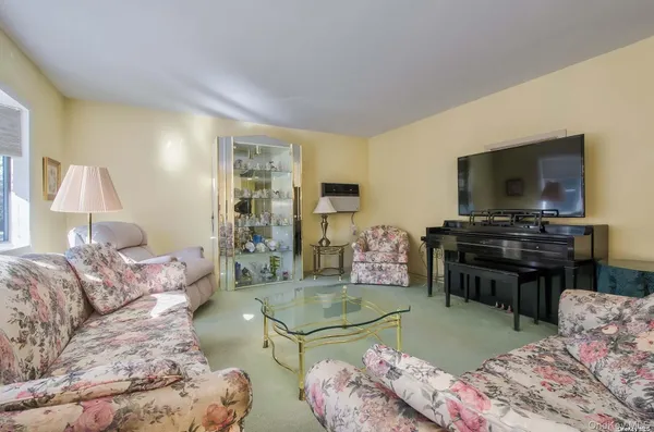 $4,500 | 450 Lenox Road, Huntington Station, NY 11746