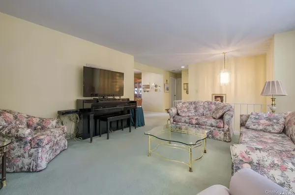 $4,500 | 450 Lenox Road, Huntington Station, NY 11746