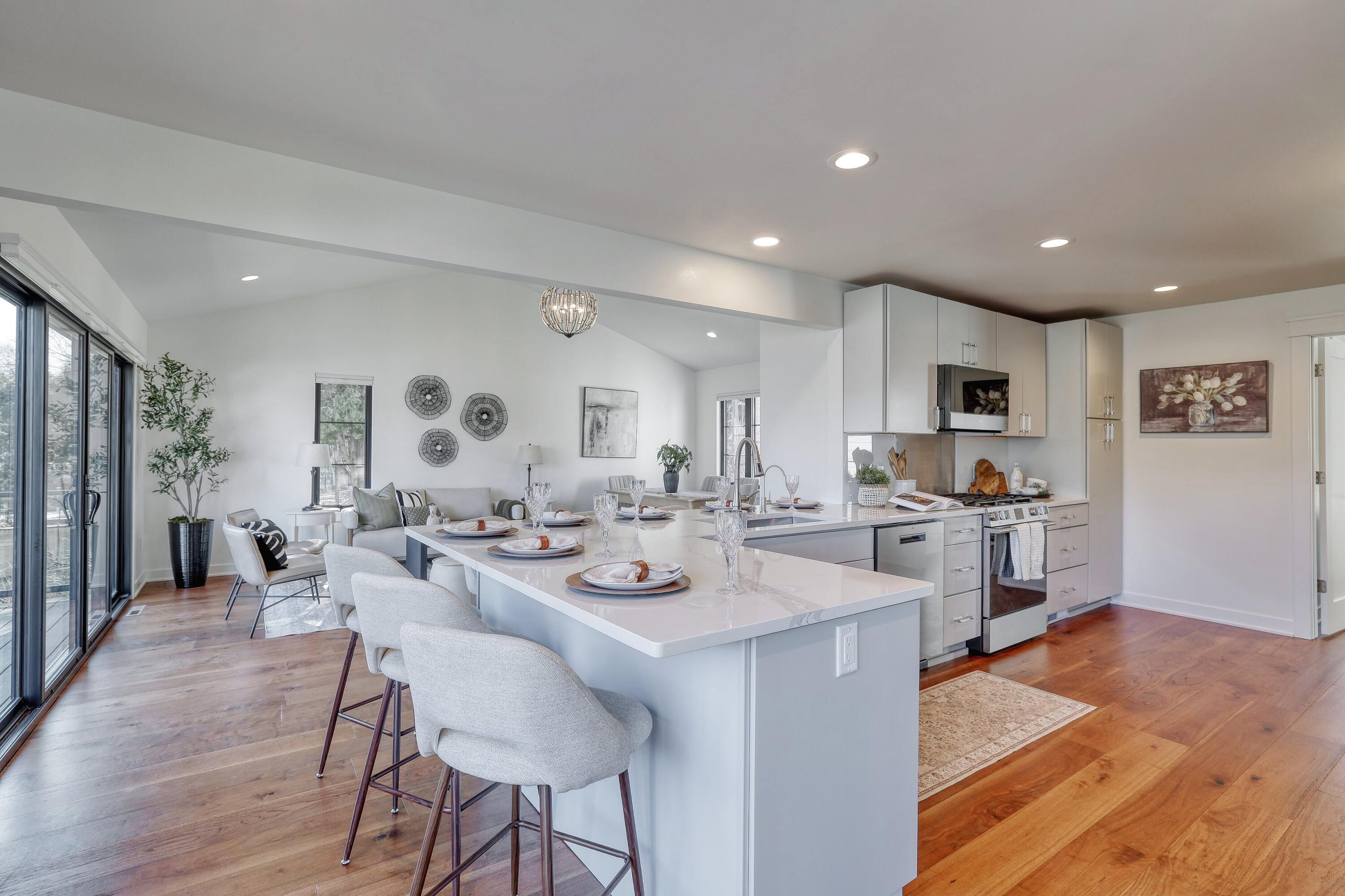 W345N5746 Rd G Oconomowoc, WI 53066 - Photo 20 of 64 Updated Kitchen-Quartz Counters