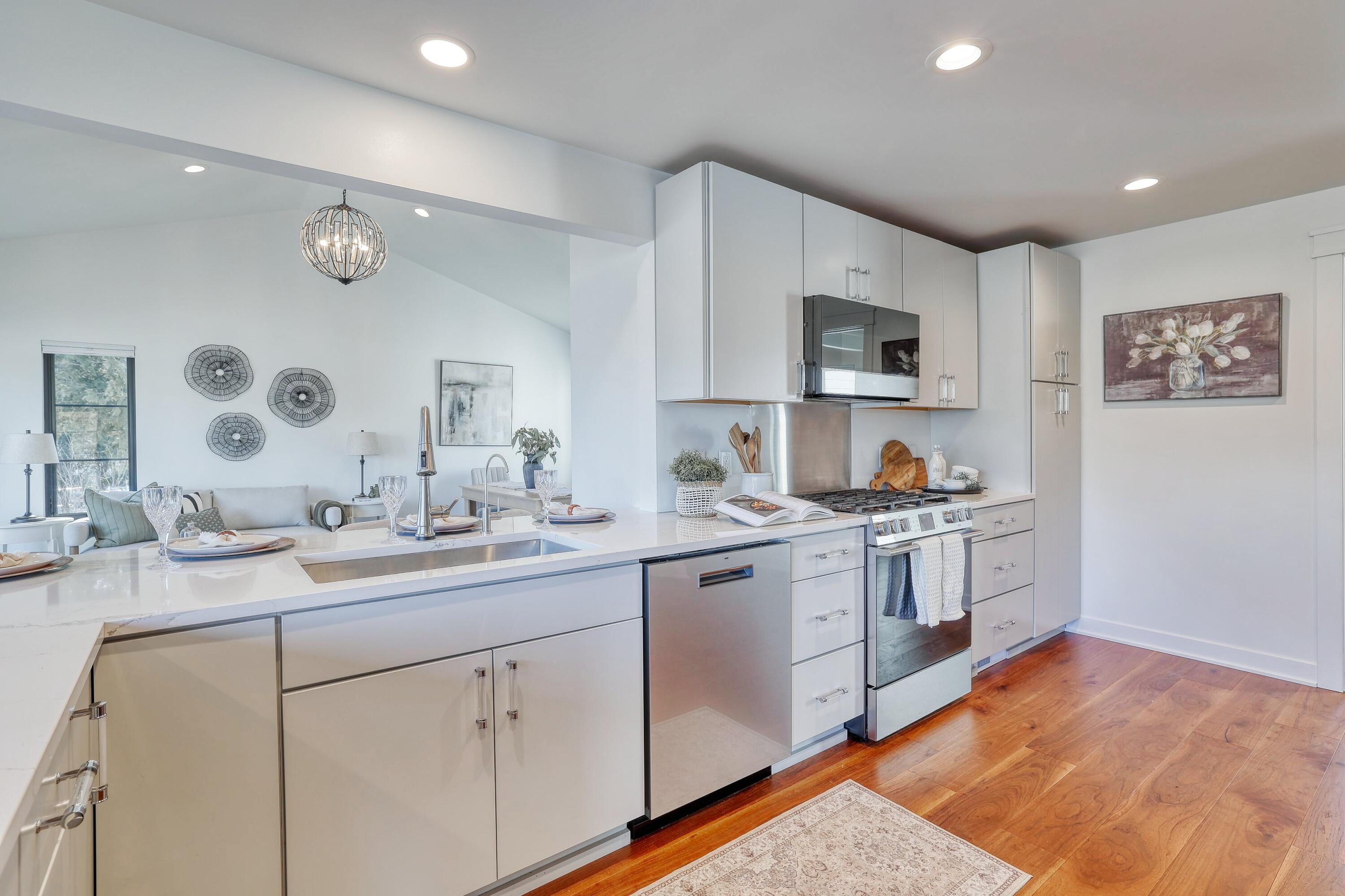 W345N5746 Rd G Oconomowoc, WI 53066 - Photo 21 of 64 Cafe' Appliances