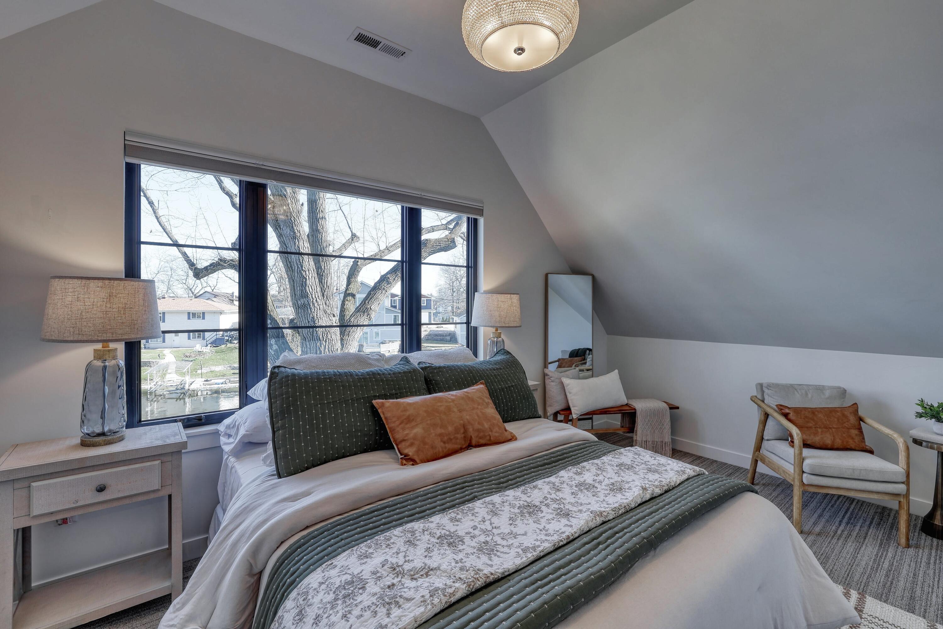 W345N5746 Rd G Oconomowoc, WI 53066 - Photo 37 of 64 Master Bedroom