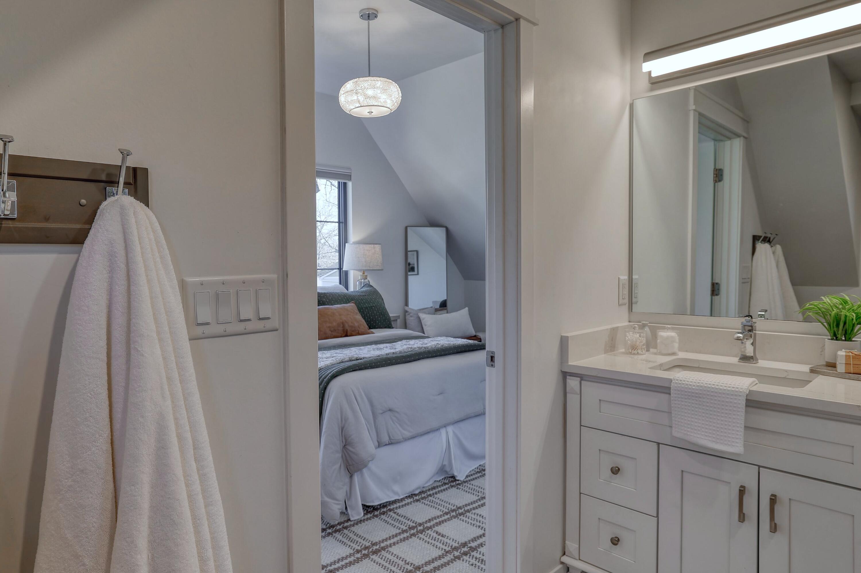 W345N5746 Rd G Oconomowoc, WI 53066 - Photo 40 of 64 Master Bathroom