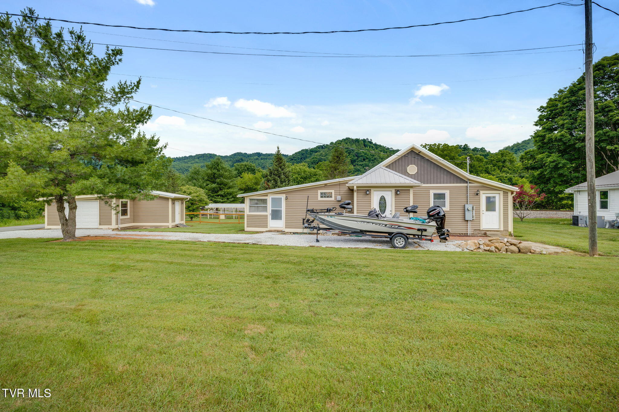 117 Sam Rogers Road Erwin, TN 37650 - Photo 1 of 31 022