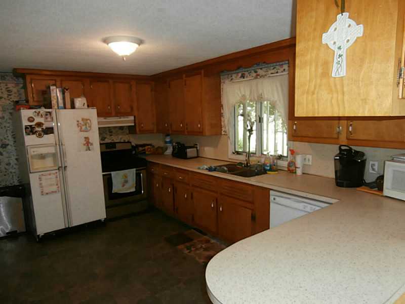 70 Lucas Road Warwick, RI 02818 - Photo 4 of 15 Kitchen.