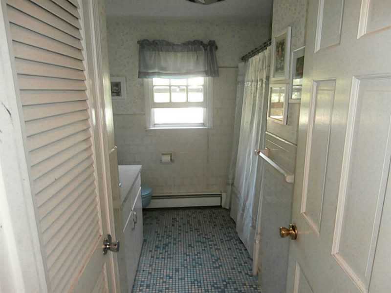 70 Lucas Road Warwick, RI 02818 - Photo 10 of 15 Bathroom. 1st fl