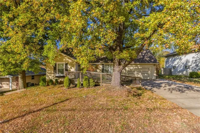 $300,000 | 4016 East Red Bridge Road, Kansas City, MO 64137