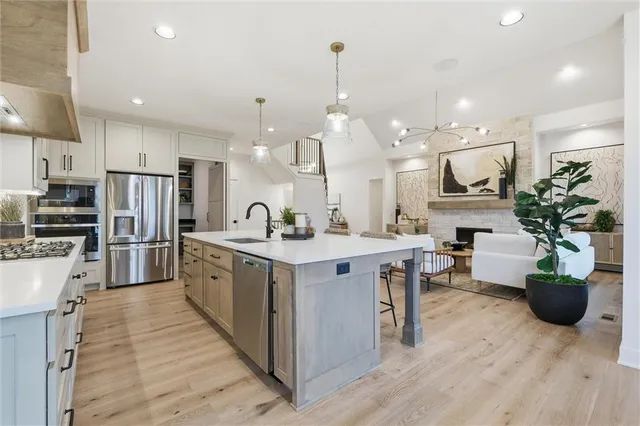 $930,730 | 21913 West 99th Terrace, Lenexa, KS 66220