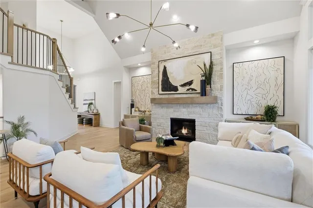 $930,730 | 21913 West 99th Terrace, Lenexa, KS 66220