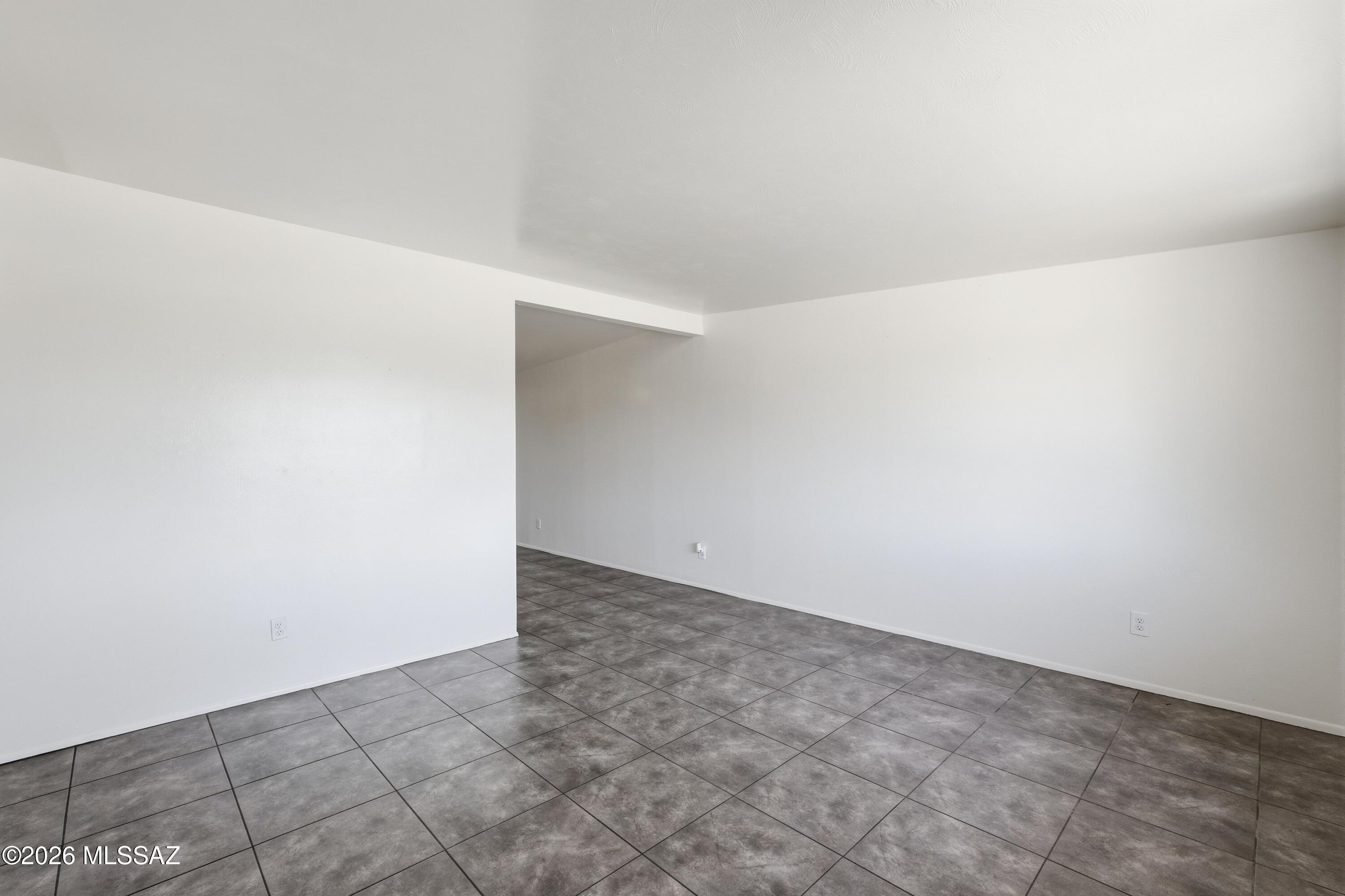 1808 West Caravelle Road Tucson, AZ 85713 - Photo 22 of 38 a view of an empty room