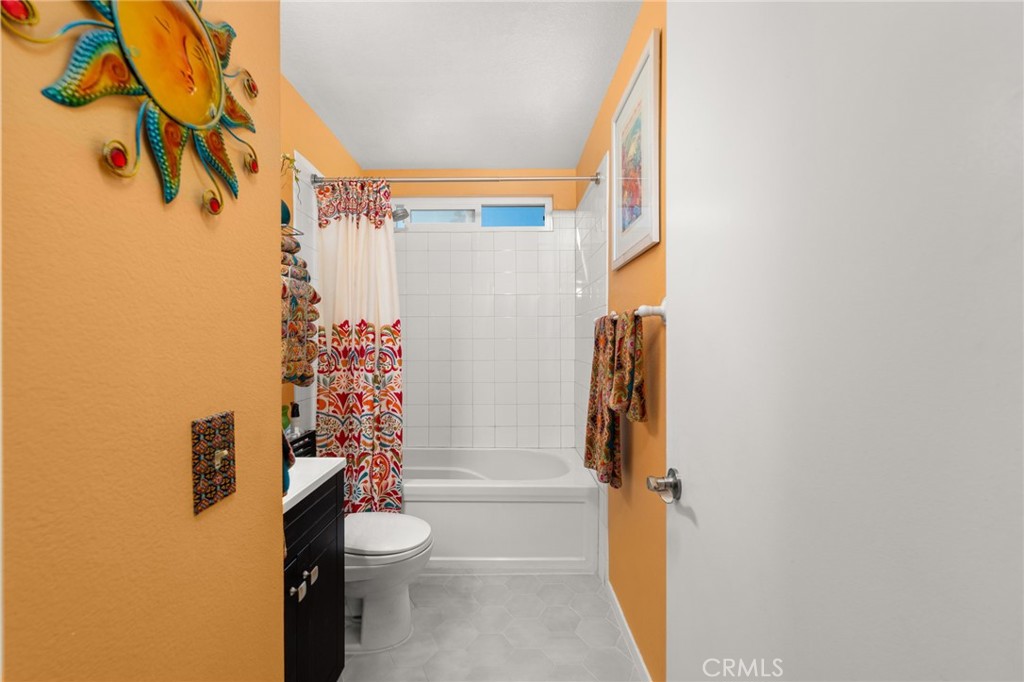 8576 Creekside Place Rancho Cucamonga, CA 91730 - Photo 24 of 37 a bathroom with a toilet and a shower
