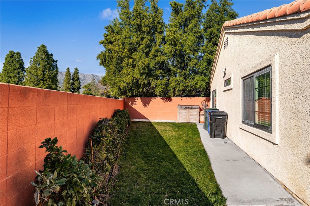 8576 Creekside Place Rancho Cucamonga, CA 91730 - Photo 28 of 37 a backyard of a house with lots of green space