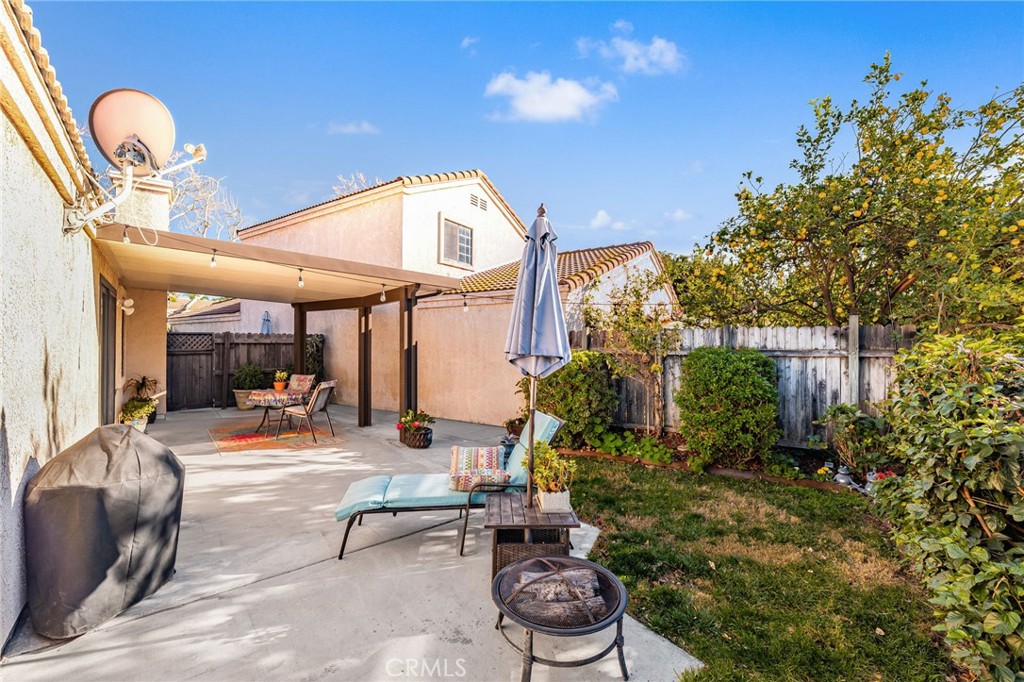 8576 Creekside Place Rancho Cucamonga, CA 91730 - Photo 29 of 37 a building outdoor space with patio furniture and potted plants