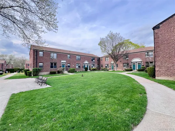 $215,000 | 196-49 69th Avenue, Unit 2 | Fresh Meadows