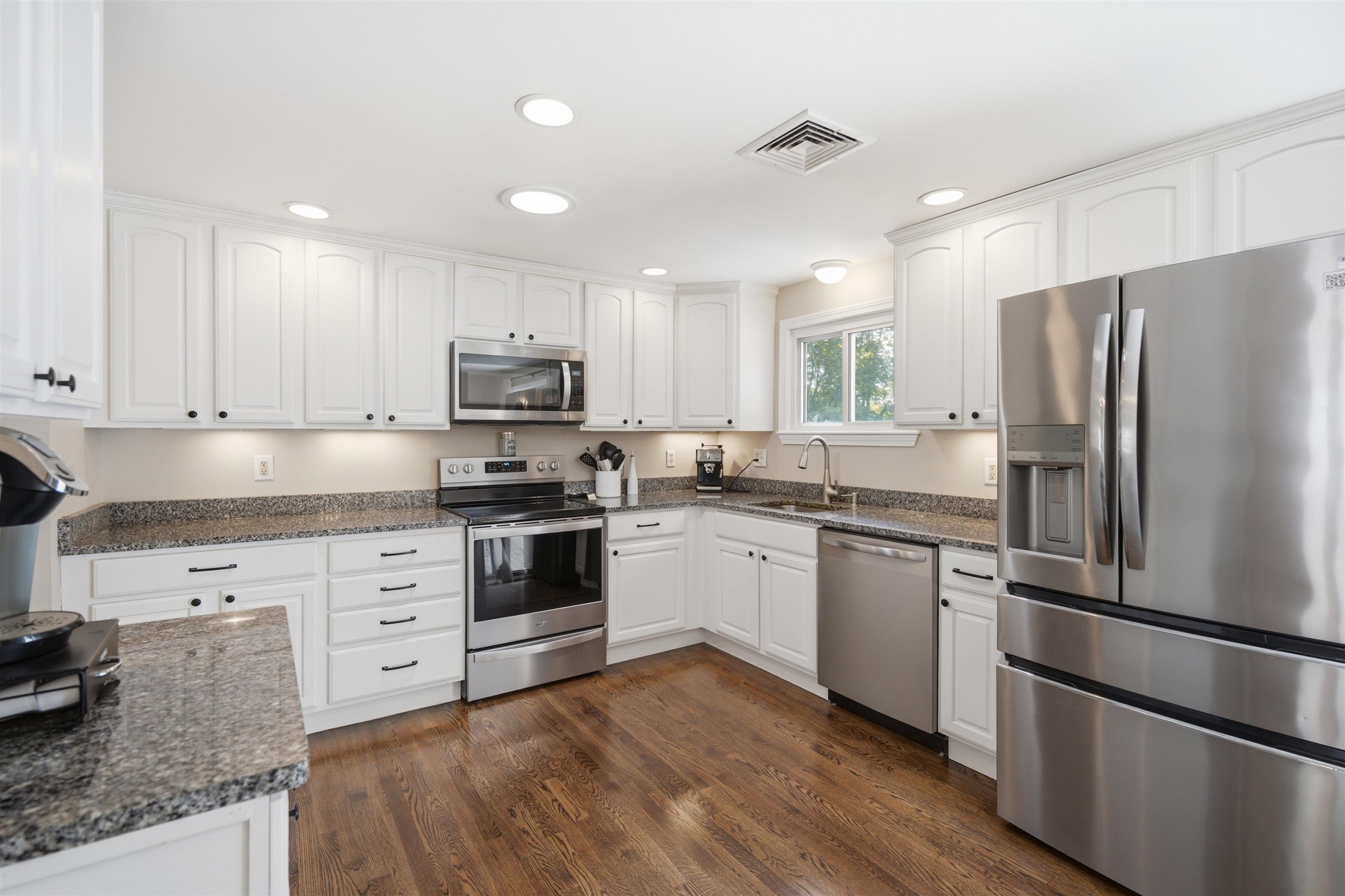 68 Jericho Road Pelham, NH 03076 - Photo 9 of 40