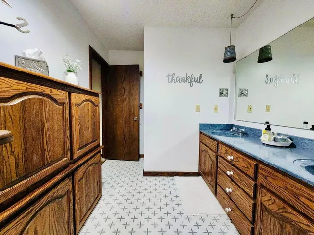 $522,900 | 19270 Cockrell Road, Yukon, MO 65589