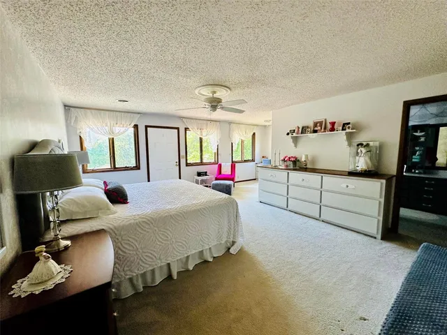 $522,900 | 19270 Cockrell Road, Yukon, MO 65589