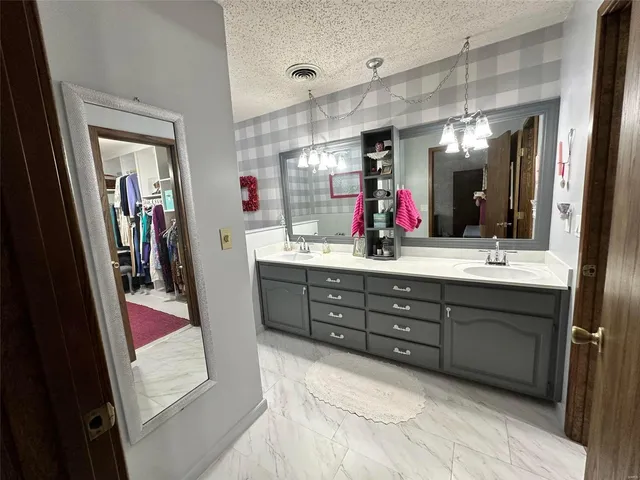 $522,900 | 19270 Cockrell Road, Yukon, MO 65589