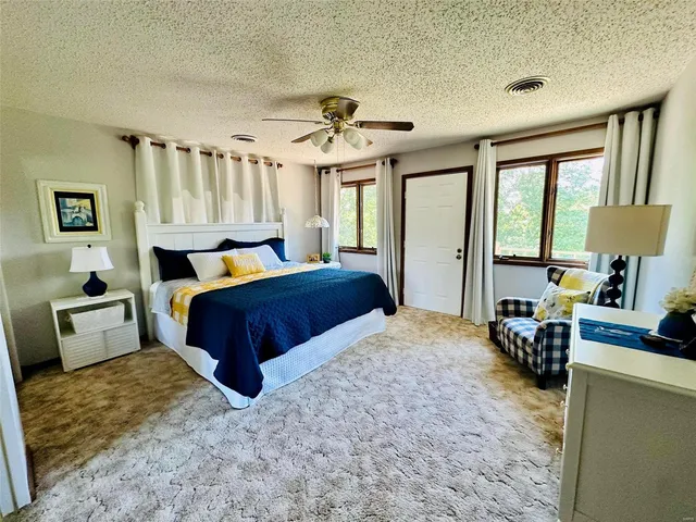 $522,900 | 19270 Cockrell Road, Yukon, MO 65589