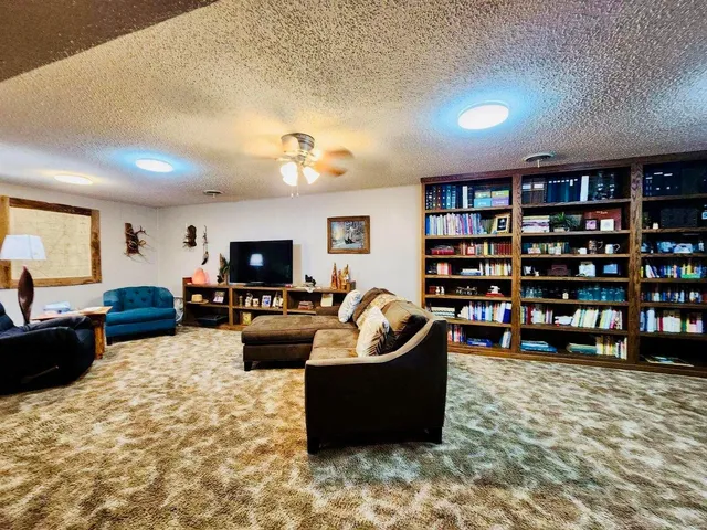 $522,900 | 19270 Cockrell Road, Yukon, MO 65589