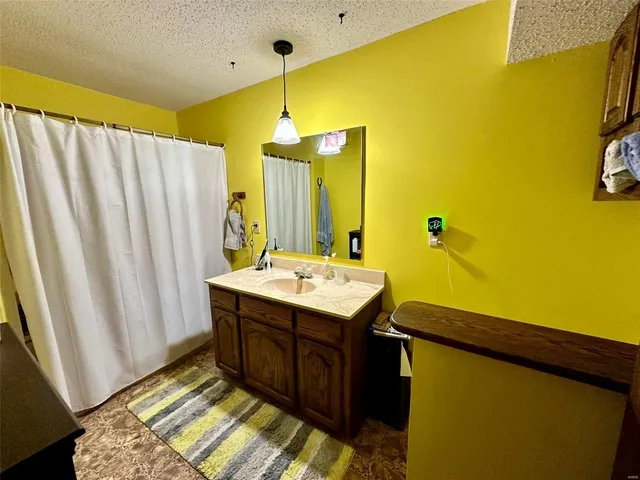 $522,900 | 19270 Cockrell Road, Yukon, MO 65589