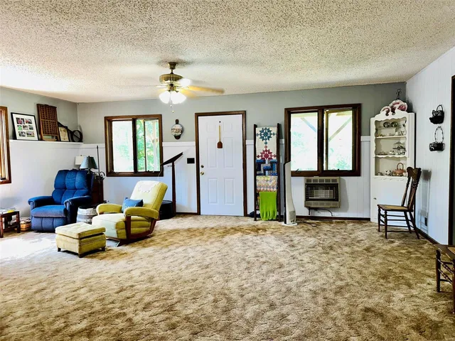 $522,900 | 19270 Cockrell Road, Yukon, MO 65589