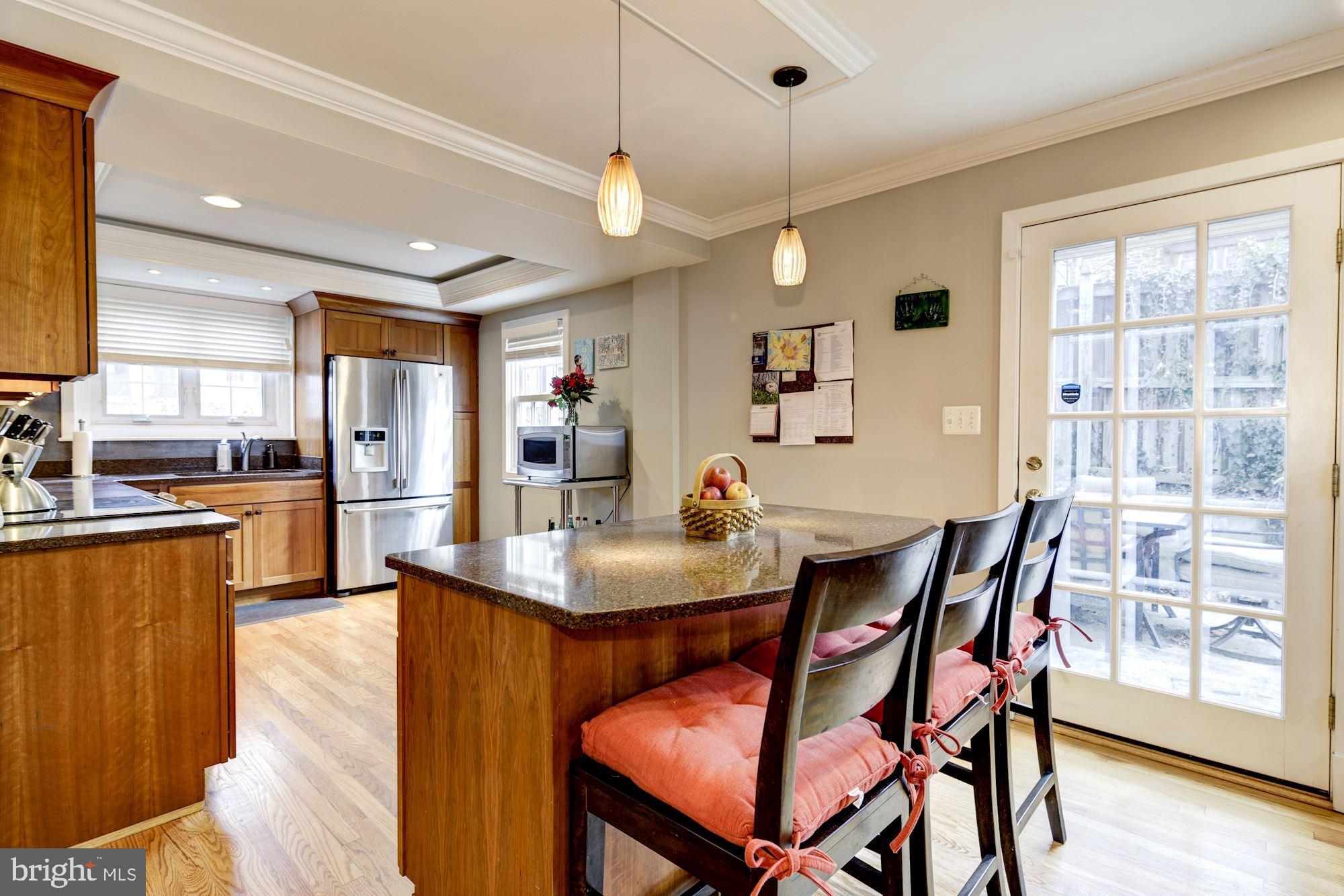 909 Kingston Road Baltimore, MD 21212 - Photo 10 of 47 Kitchen with island